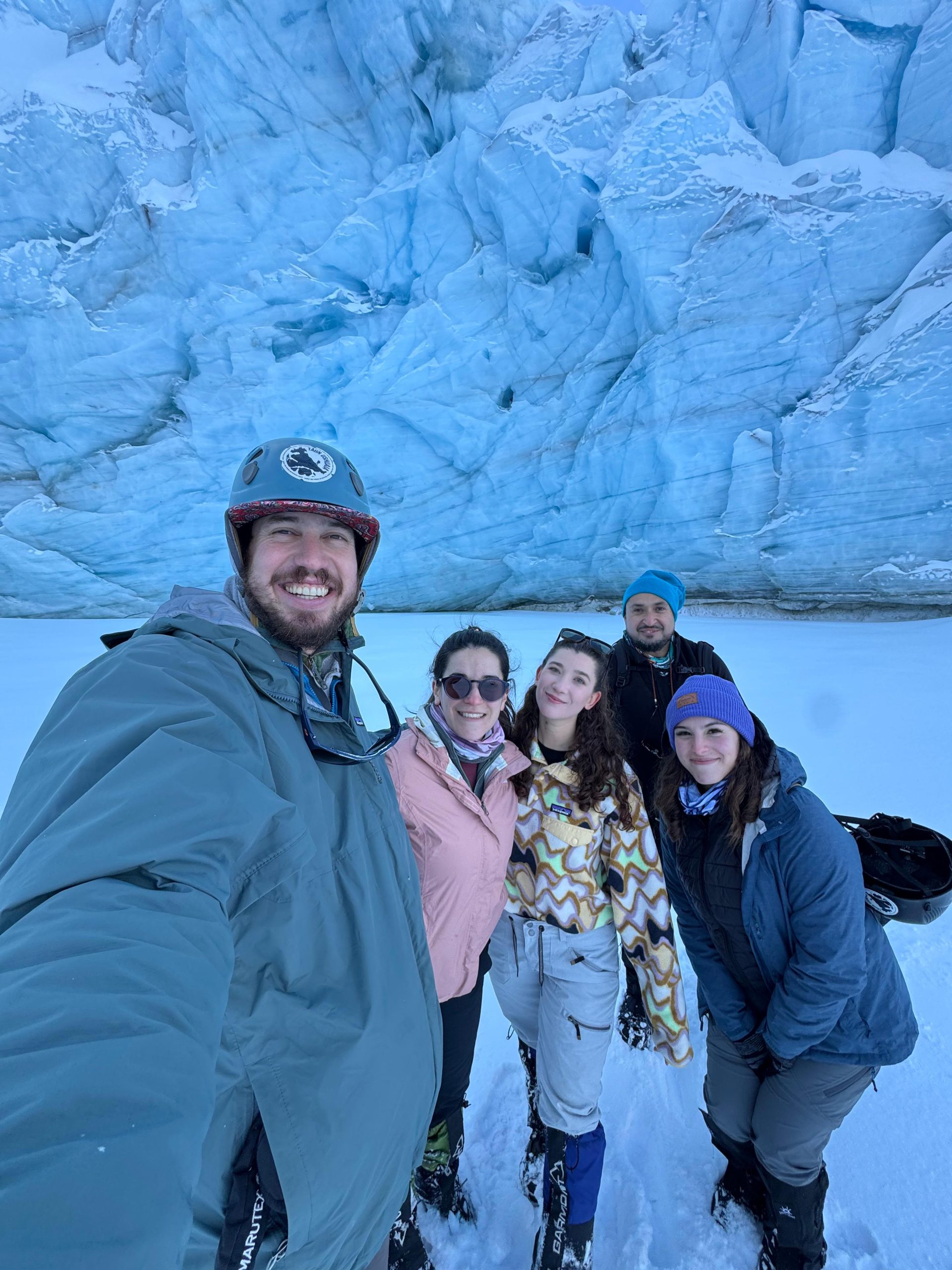 Llegamos al Glaciar Ojo del Albino en Ushuaia y mirá lo que son estos paredones de hielo. ❄️🧊